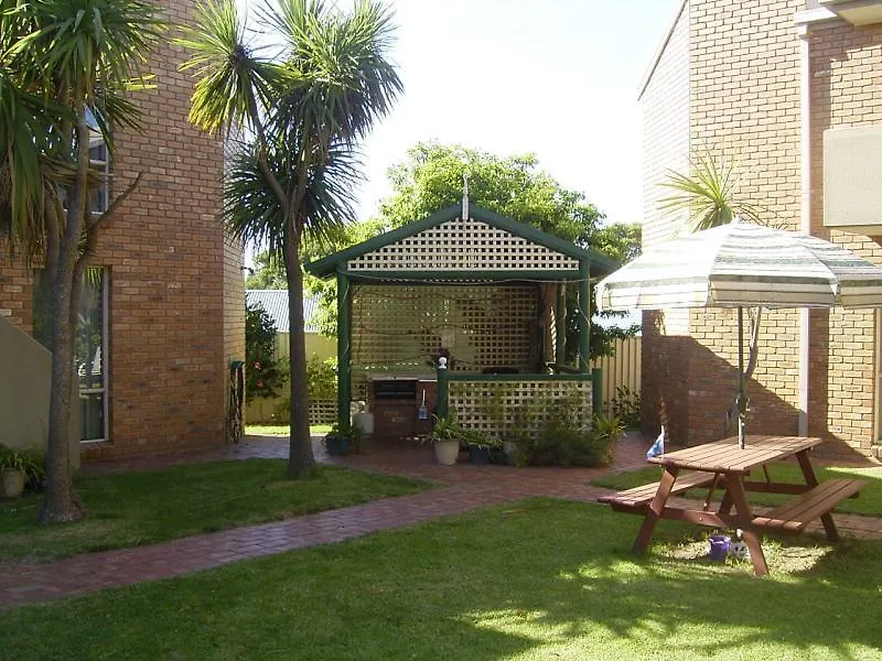 Fronds Holiday Apartments Merimbula