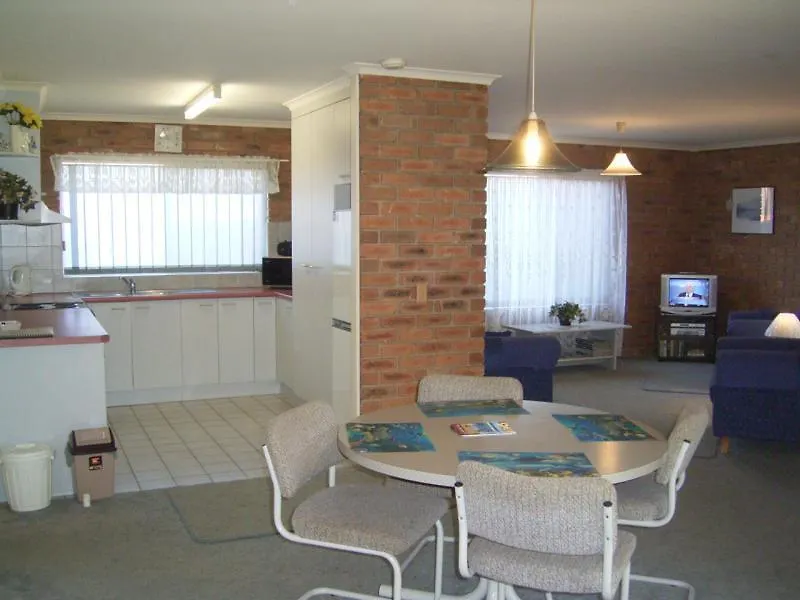 Fronds Holiday Apartments Merimbula